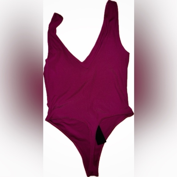 House of Harlow 1960 Ribbed Double V Bodysuit - Picture 2 of 3